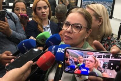 Ana Adélia JácomoKarine CamposÚnica News